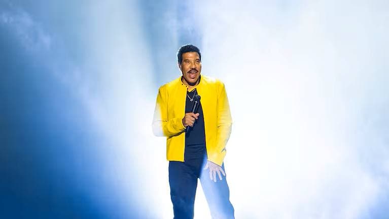 lionel_richie_dirawat_di_rumah_sakit_usai_tampil_di_st_louis