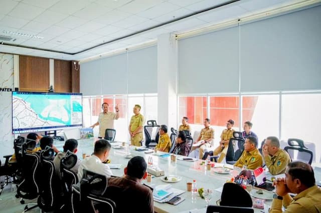 rakor_forkopimda_batu_bara_bahas_5_agenda_strategis_dari_keamanan_hingga_plts_