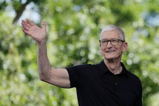 tim_cook_tinggalkan_jabatan_ceo_apple_setelah_15_tahun