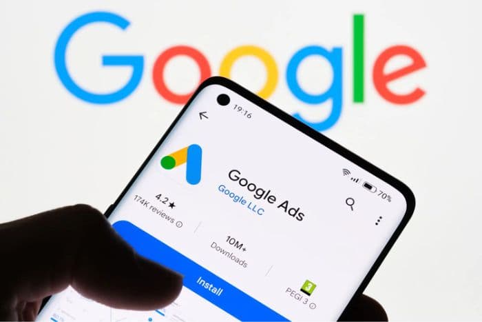 garagara_blokir_akun_donald_trump_google_harus_bayar_rp408_miliar