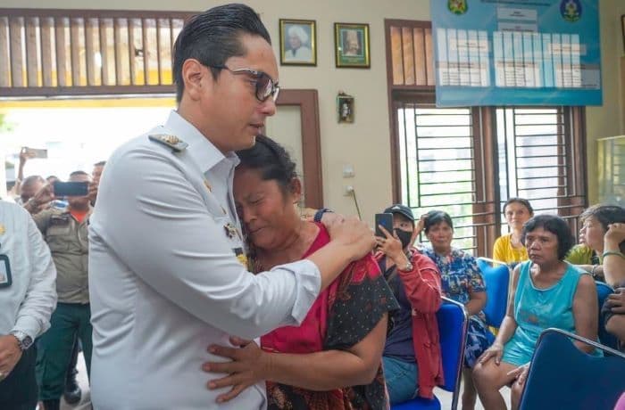 pemko_medan_serahkan_bantuan_untuk_korban_kebakaran_asia_mega_mas_