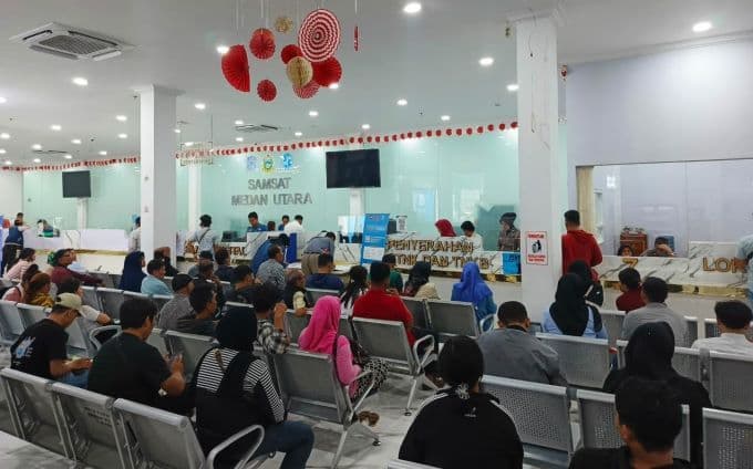 program_pemutihan_pajak_motor_dimulai_hari_ini_samsat_di_medan_dipadati_masyarakat_
