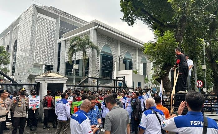 demo_hari_kesaktian_pancasila_fspmi_tuntut_kenaikan_upah_2027_hingga_uu_ketenagakerjaan