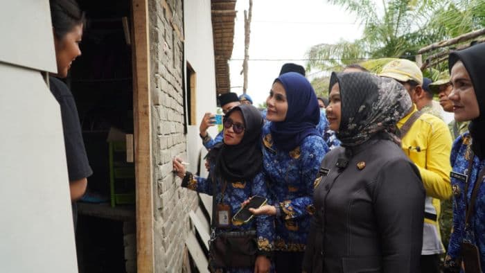 pemkab_langkat_mulai_perbaiki_66_rumah_terdampak_banjir_di_pangkalan_susu