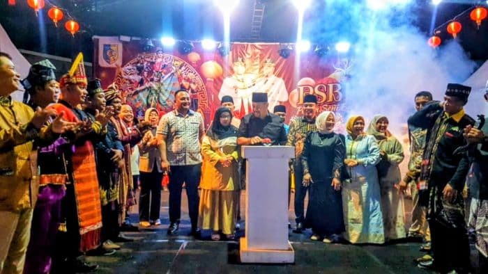 psbd_kevii_batu_bara_meriah_ribuan_warga_padati_lapangan_indra_sakti