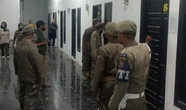 razia_pekat_di_tanjungbalai_satpol_pp_dan_tim_gabungan_amankan_25_orang_dan_1_wna_suriah