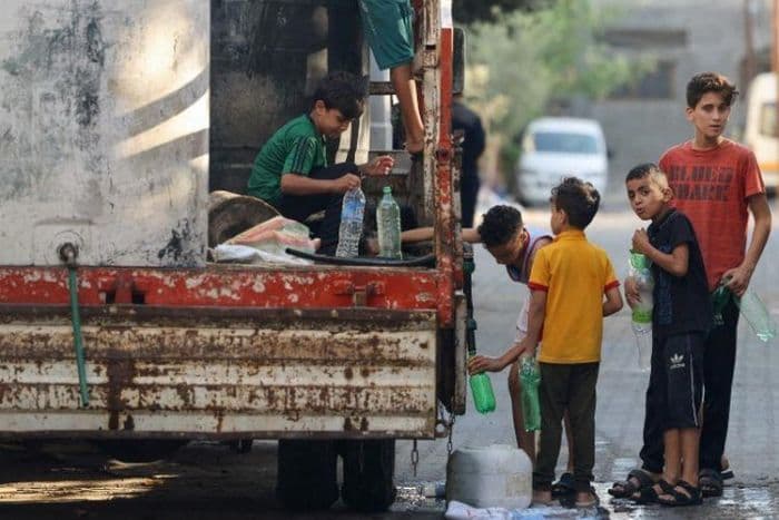 dianggap_mengancam_dua_bocah_palestina_yang_lagi_cari_kayu_bakar_diserang_drone_israel