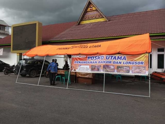 dinsos_padangsidimpuan_salurkan_1010_kg_beras_untuk_korban_banjir_dan_longsor