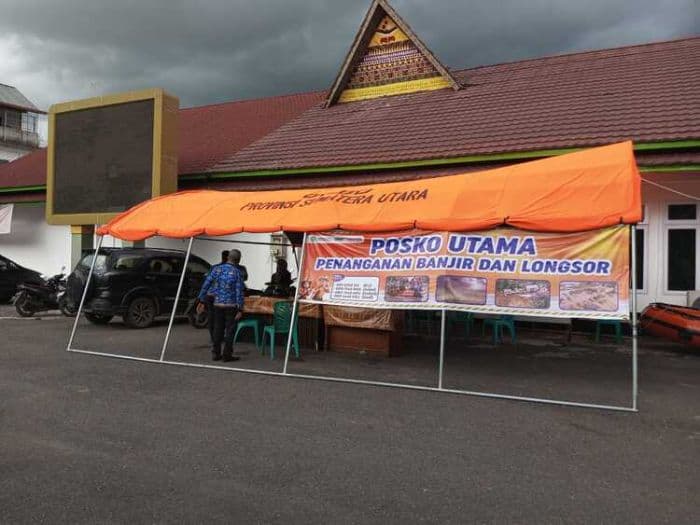 dinsos_padangsidimpuan_salurkan_1010_kg_beras_untuk_korban_banjir_dan_longsor