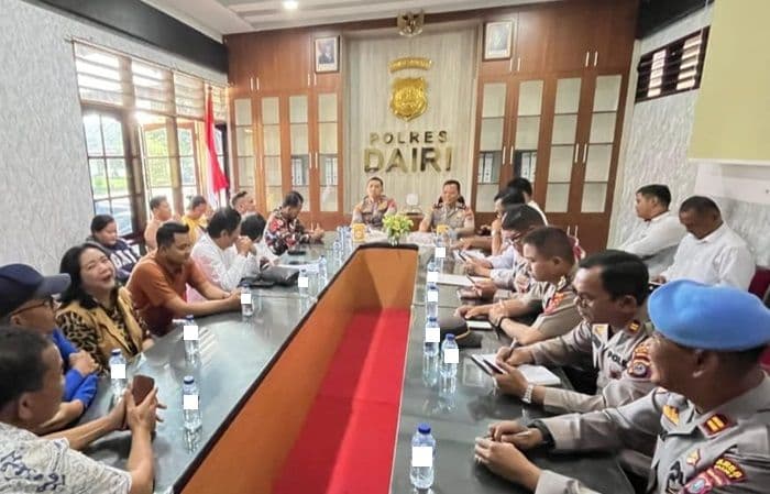 kapolres_dairi_pelajari_permohonan_penangguhan_11_tersangka_parbuluan_vi_bupati_siap_jadi_penangguh