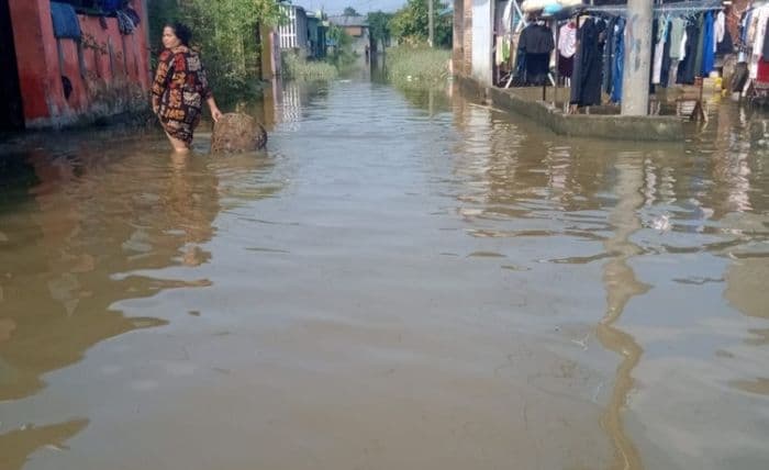 kelurahan_sei_mati_medan_labuhan_terisolir_dua_hari_ribuan_rumah_terendam_banjir_parah