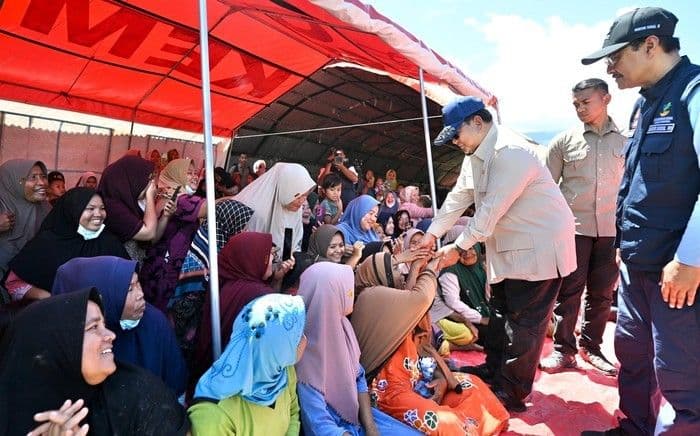 kemensos_dirikan_28_dapur_umum_untuk_layani_50_ribu_korban_banjir_di_sumatera