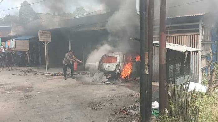 mobil_toyota_agya_terbakar_di_sergai_gegerkan_warga