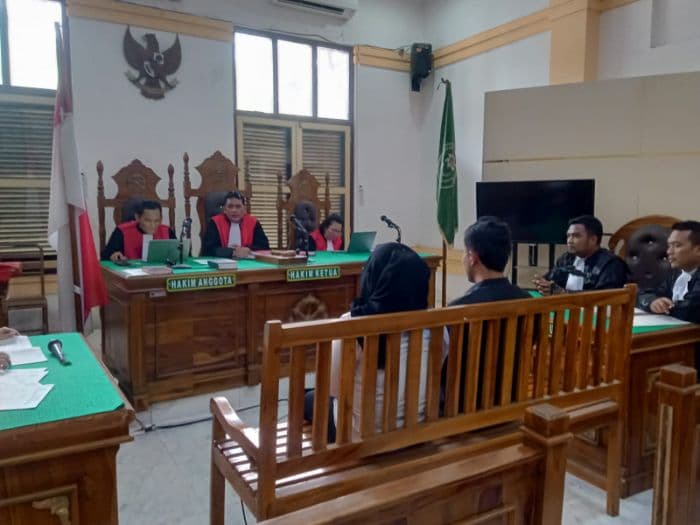 pasutri_penipuan_proyek_di_pemprov_sumut_rp14_miliar_divonis_dua_tahun_penjara