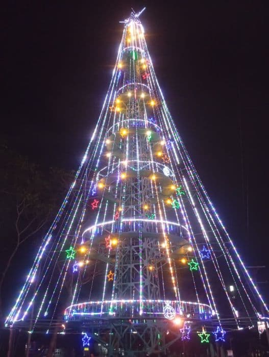 pohon_terang_pematangsiantar_menyala_sambut_natal_2025_dan_tahun_baru_2026