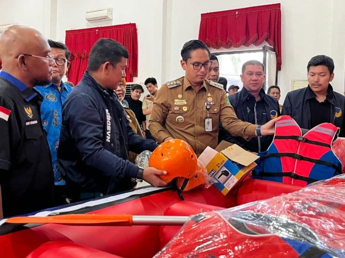 psp_foundation_serahkan_dua_perahu_karet_untuk_bantu_pemko_medan_hadapi_ancaman_banjir_rob