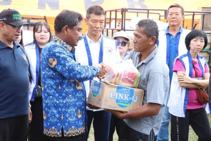 warga_etnis_tionghoa_binjai_salurkan_seribu_paket_sembako_untuk_korban_banjir