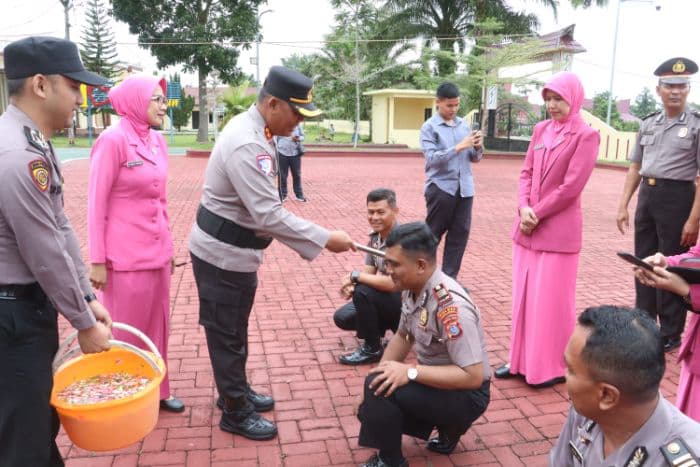 awal_2026_kapolres_simalungun_pimpin_kenaikan_pangkat_49_personel_polri