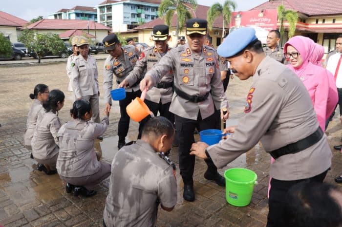 awal_tahun_2026_44_personel_polres_tapteng_naik_pangkat