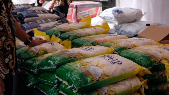 cegah_penumpukan_stok_bulog_rem_distribusi_beras_sphp_di_sentra_produksi