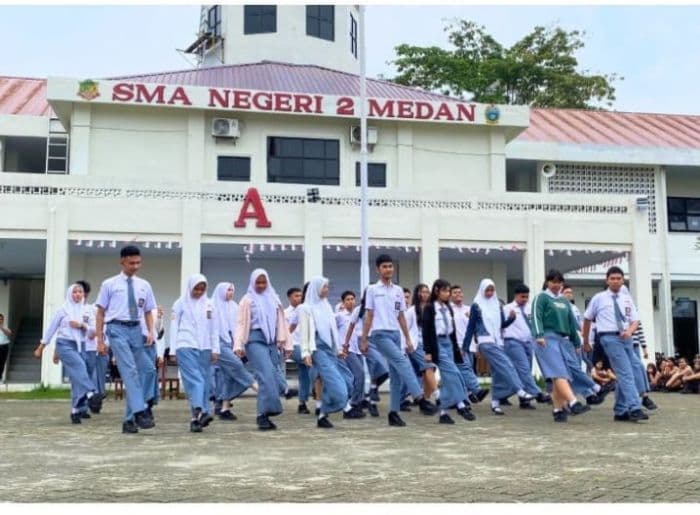 menanam_karakter_lewat_jubahjulitjus_dan_memanen_prestasi_di_sman_2_medan