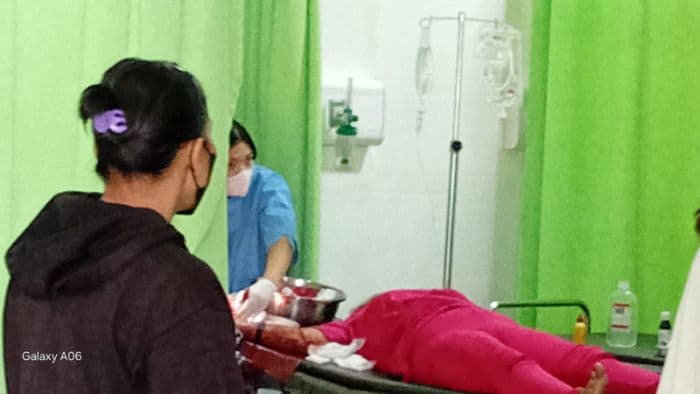 tukang_parkir_bacok_tangan_seorang_wanita_di_terminal_siborongborong