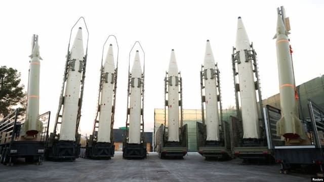 iran_pamer_rudal_balistik_teranyar_bisa_jangkau_1700_kilometer