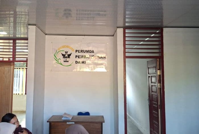 oknum_direktur_perumda_dairi_diduga_tipu_warga_ratusan_juta_lewat_modus_lowongan_kerja