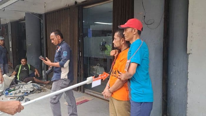 penikam_teman_di_medan_jalani_15_reka_adegan_terungkap_korban_ditikam_tiga_kali