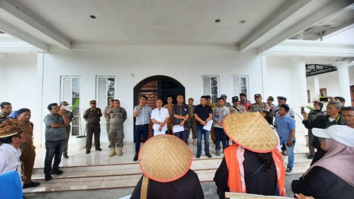 petani_tapian_dolok_geruduk_dprd_simalungun_tuntut_kelola_lahan_eks_goodyear