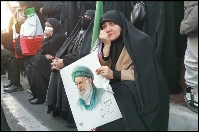 ali_khamenei_tewas_diserang_asisrael_iran_berkabung_40_hari_dan_dunia_siaga