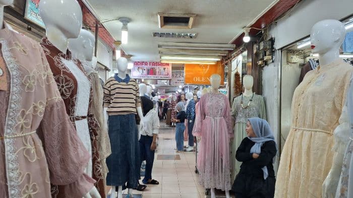 jelang_lebaran_loronglorong_pasar_petisah_medan_masih_lengang_dari_pembeli