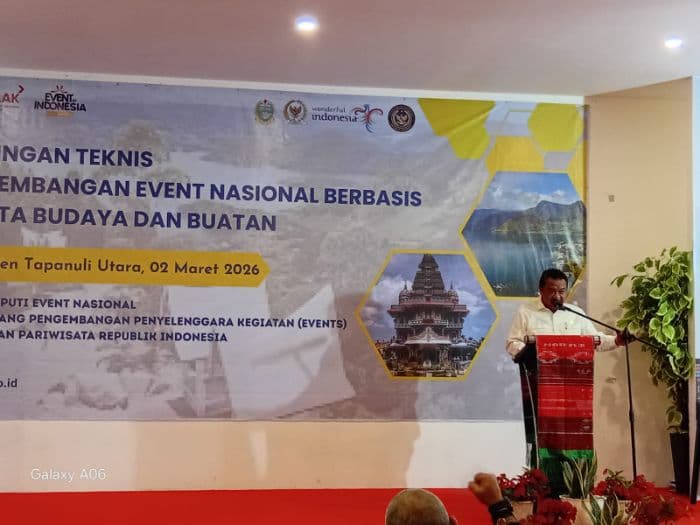 lamhot_sinaga_gagas_bimtek_pengembangan_event_wisata_budaya_dan_buatan_di_muara_taput
