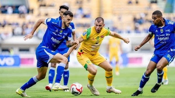 persebaya_vs_persib_berakhir_22_maung_bandung_tetap_puncaki_klasemen