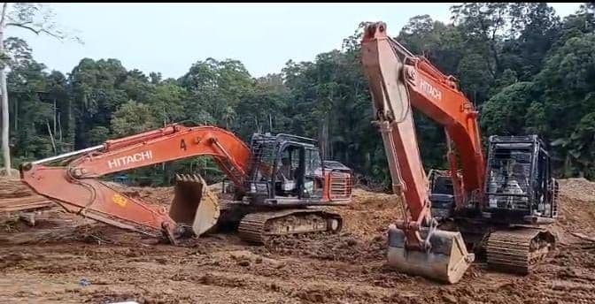 polda_sumut_sita_12_unit_ekskavator_dari_lokasi_diduga_tambang_emas_ilegal_di_madina