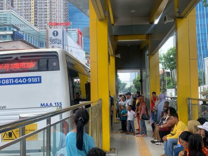 lebaran_ketiga_masyarakat_kota_medan_nikmati_bus_listrik_harga_murah