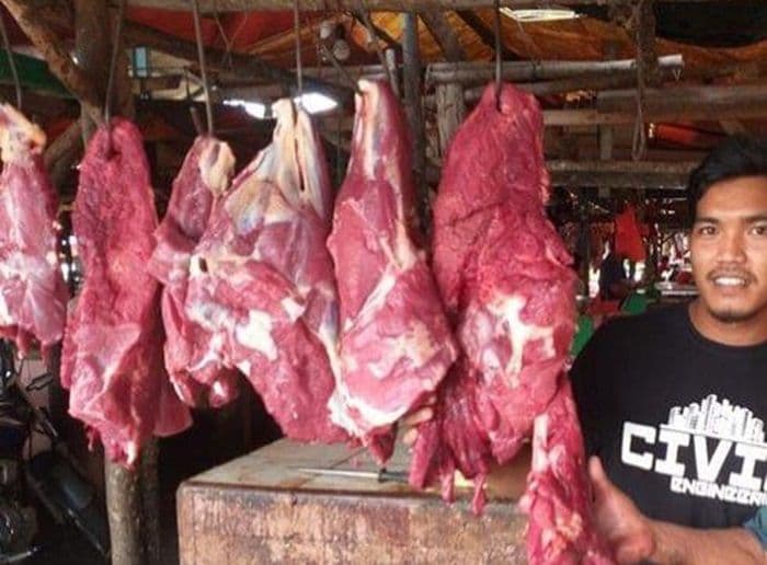 pedagang_daging_mengeluh_saat_lebaran_di_lubuk_pakam_deli_serdang