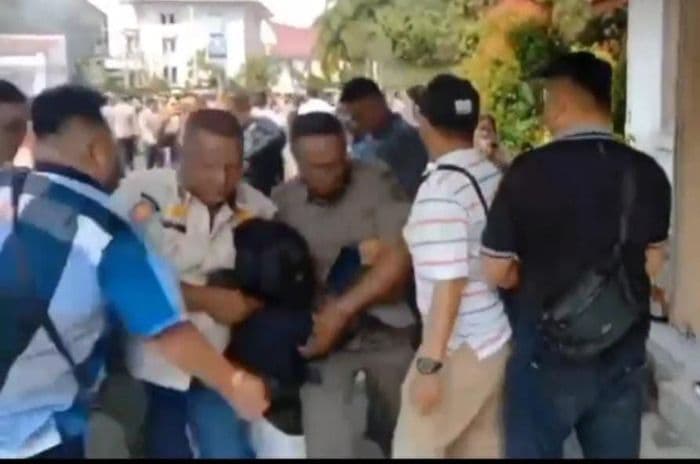 praktisi_hukum_minta_anggota_dprd_siantar_pukul_mahasiswa_dilaporkan_ke_polisi