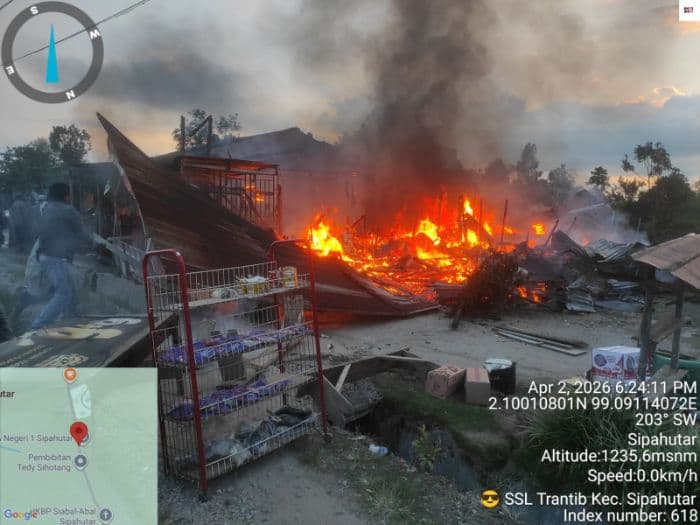 dua_ruko_di_sipahutar_taput_hangus_terbakar_diduga_korsleting_listrik