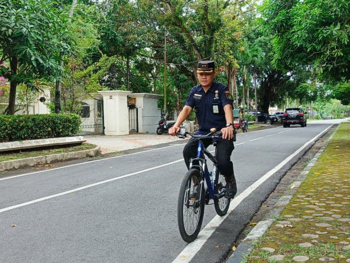 jauh_sebelum_kebijakan_hemat_bbm_lurah_di_medan_maimun_sudah_bersepeda_sejak_2023