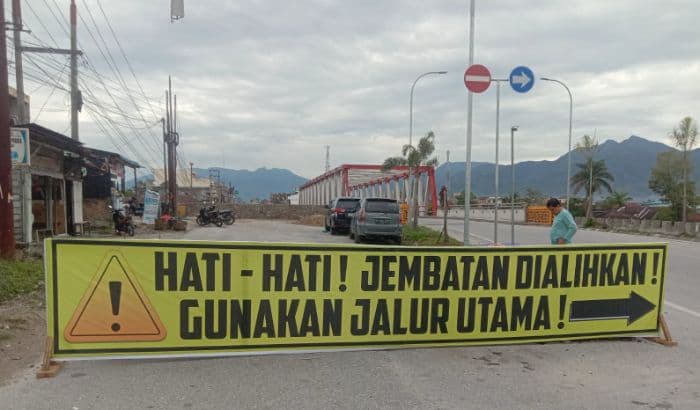 ada_korban_jatuh_dulu_baru_baliho_peringatan_dipasang_di_jembatan_porsea_