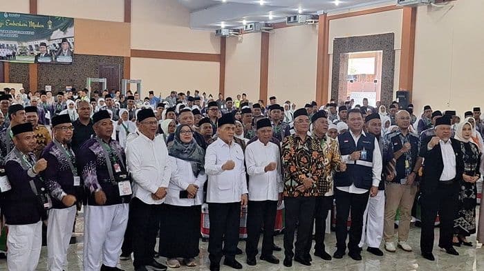 360_jemaah_haji_asal_padangsidimpuan_langkat_dan_nias_berangkat_ke_tanah_suci