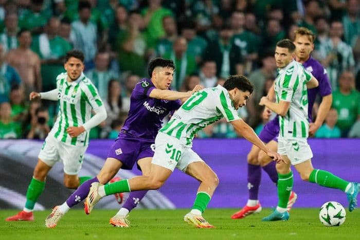betis_menang_21_atas_fiorentina_palladino_kami_masih_percaya_diri