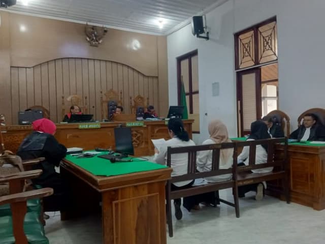 sidang_pleidoi_korupsi_eks_kabid_pelayanan_dinkes_tapteng_menangis_anak_saya_sakit