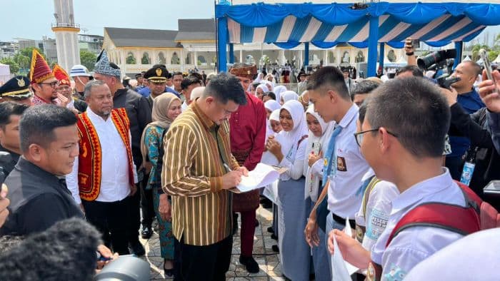 gebyar_ekspo_pendidikan_sumut_di_hardiknas_2026_bobby_didik_siswa_dengan_baik