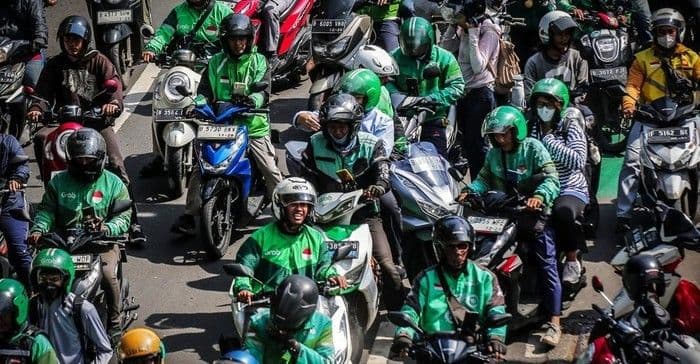 gojek_dan_grab_siap_koordinasi_soal_potongan_tarif_ojol_di_bawah_10_persen