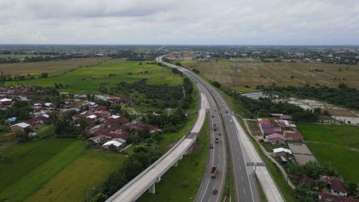 lonjakan_kendaraan_di_tol_belmera_dan_mktt_saat_libur_panjang_hari_buruh