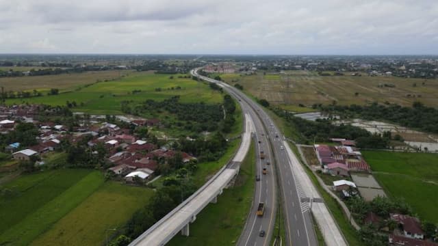 lonjakan_kendaraan_di_tol_belmera_dan_mktt_saat_libur_panjang_hari_buruh