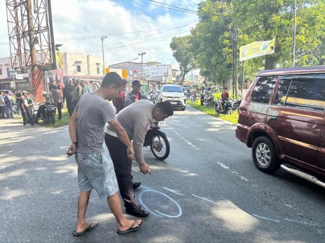 dua_sepeda_motor_tabrakan_di_simpang_segitiga_usi_pematangsiantar_dua_pengendara_terluka