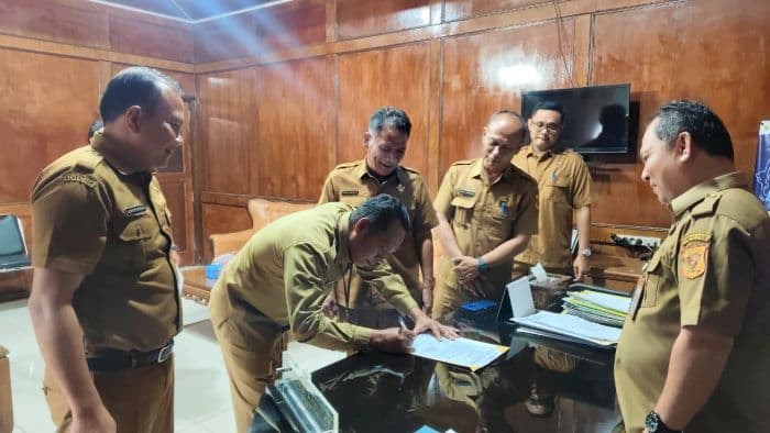 kadisdukcapil_dairi_deddy_situmorang_dimutasi_jadi_staf_bkpsdm